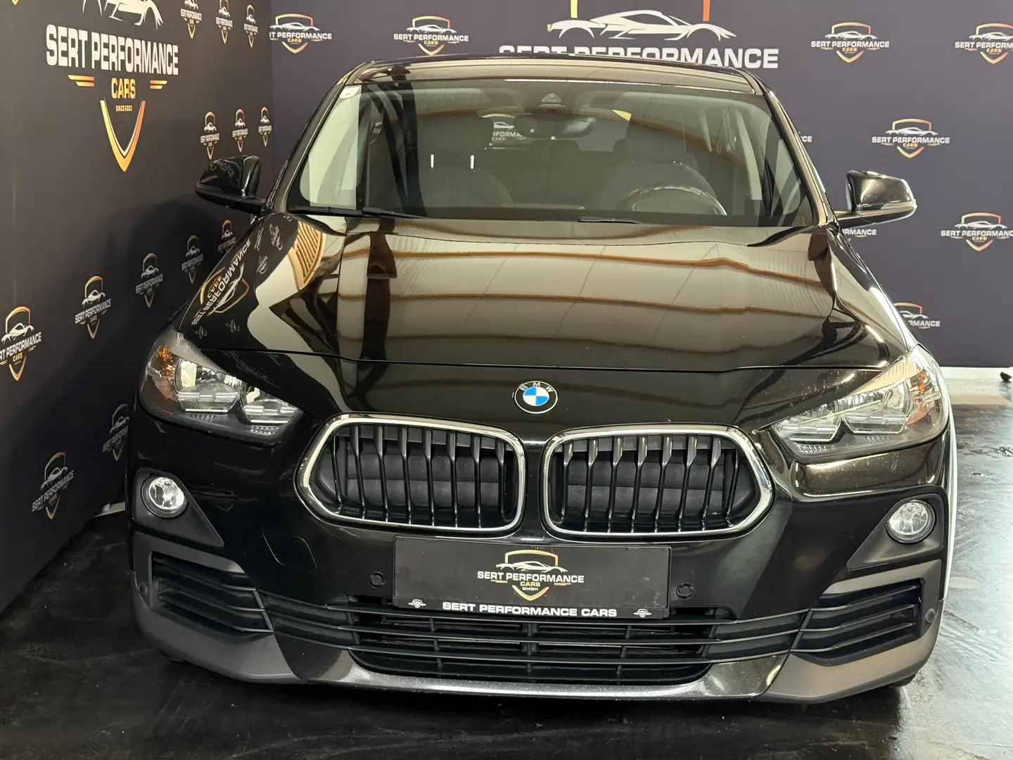 BMW X2 sDrive 18 d Advantage Schwarz - 2