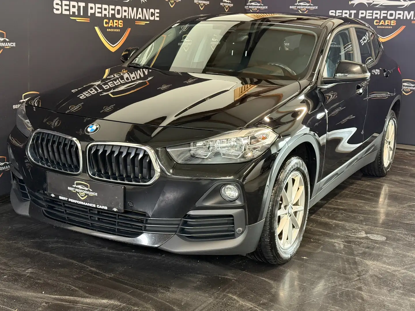 BMW X2 sDrive 18 d Advantage Schwarz - 1