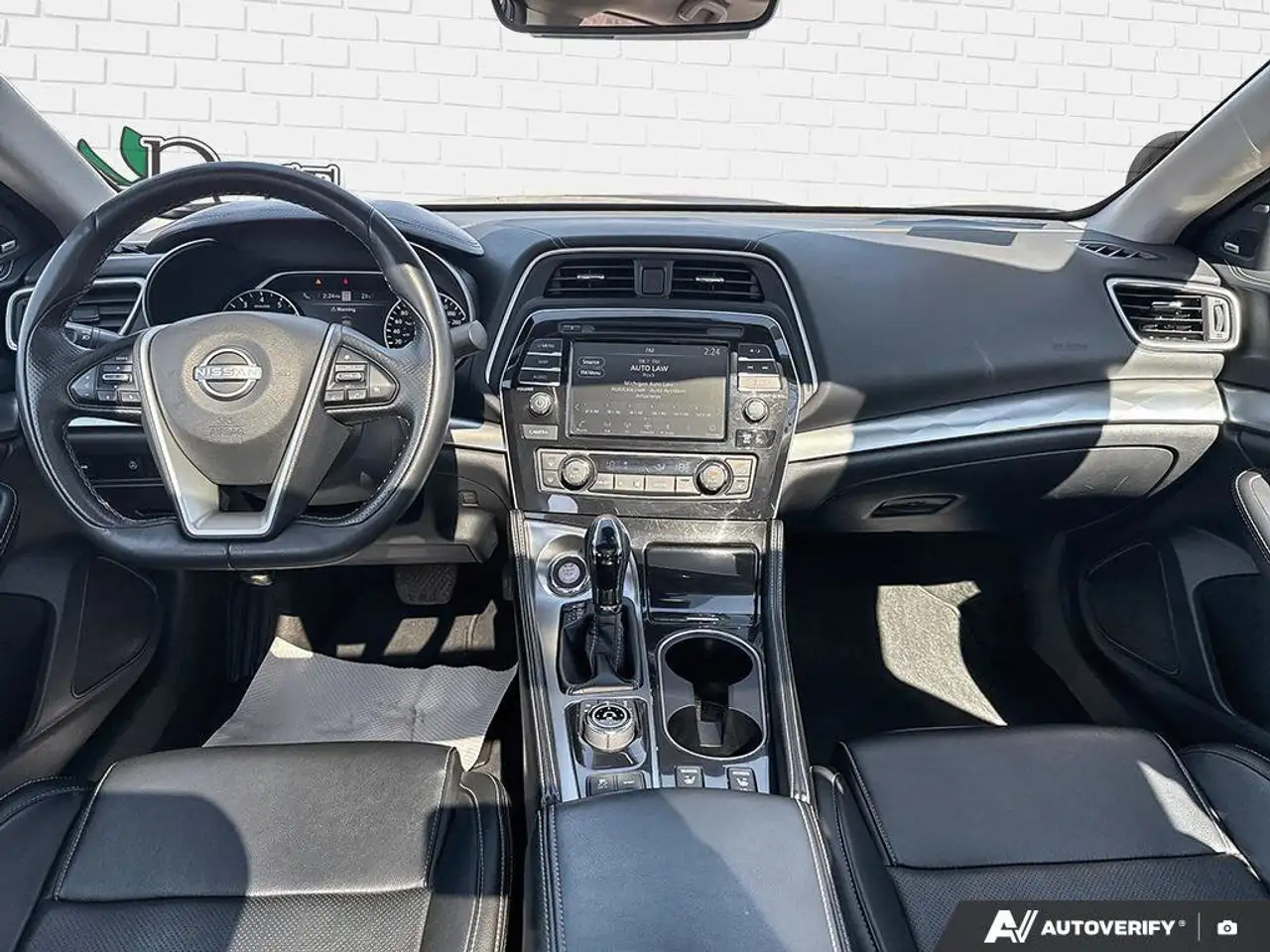Nissan Maxima снимка Nissan Maxima