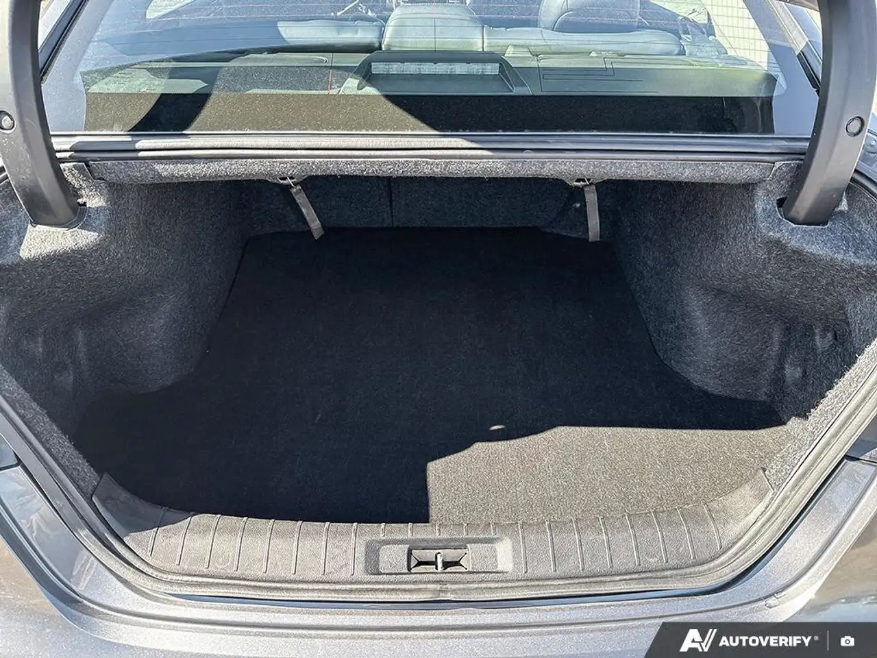 Nissan Maxima снимка Nissan Maxima