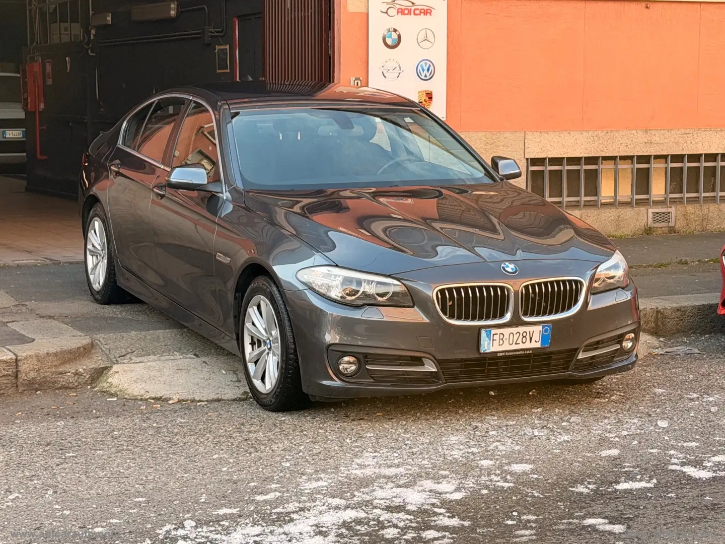BMW 523 520d xDrive Luxury Schwarz - 1