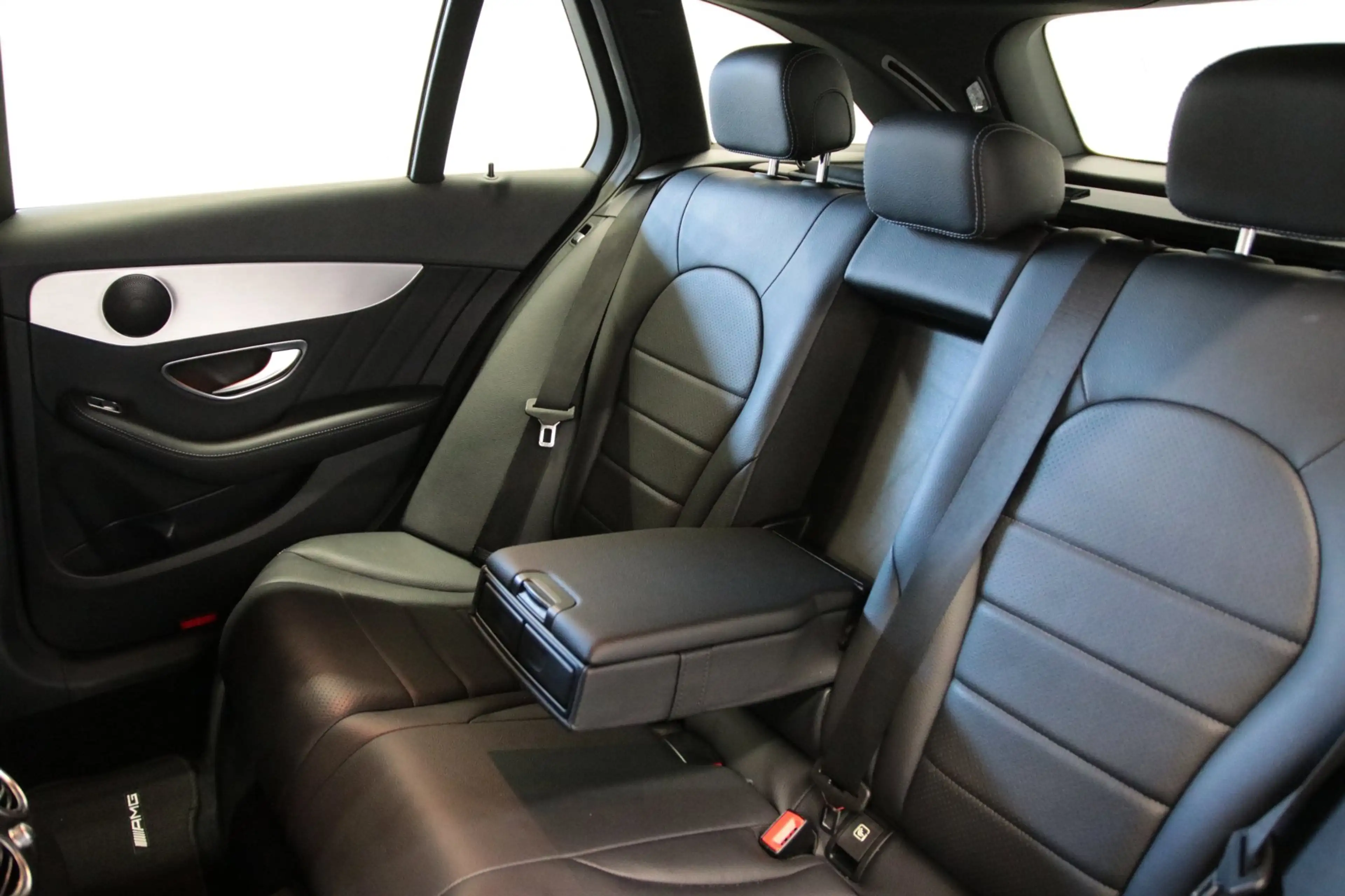 Mercedes-Benz C 180 Estate AMG-Line/ Origineel NL/ NAP/ Achteruitrijca — photo 9