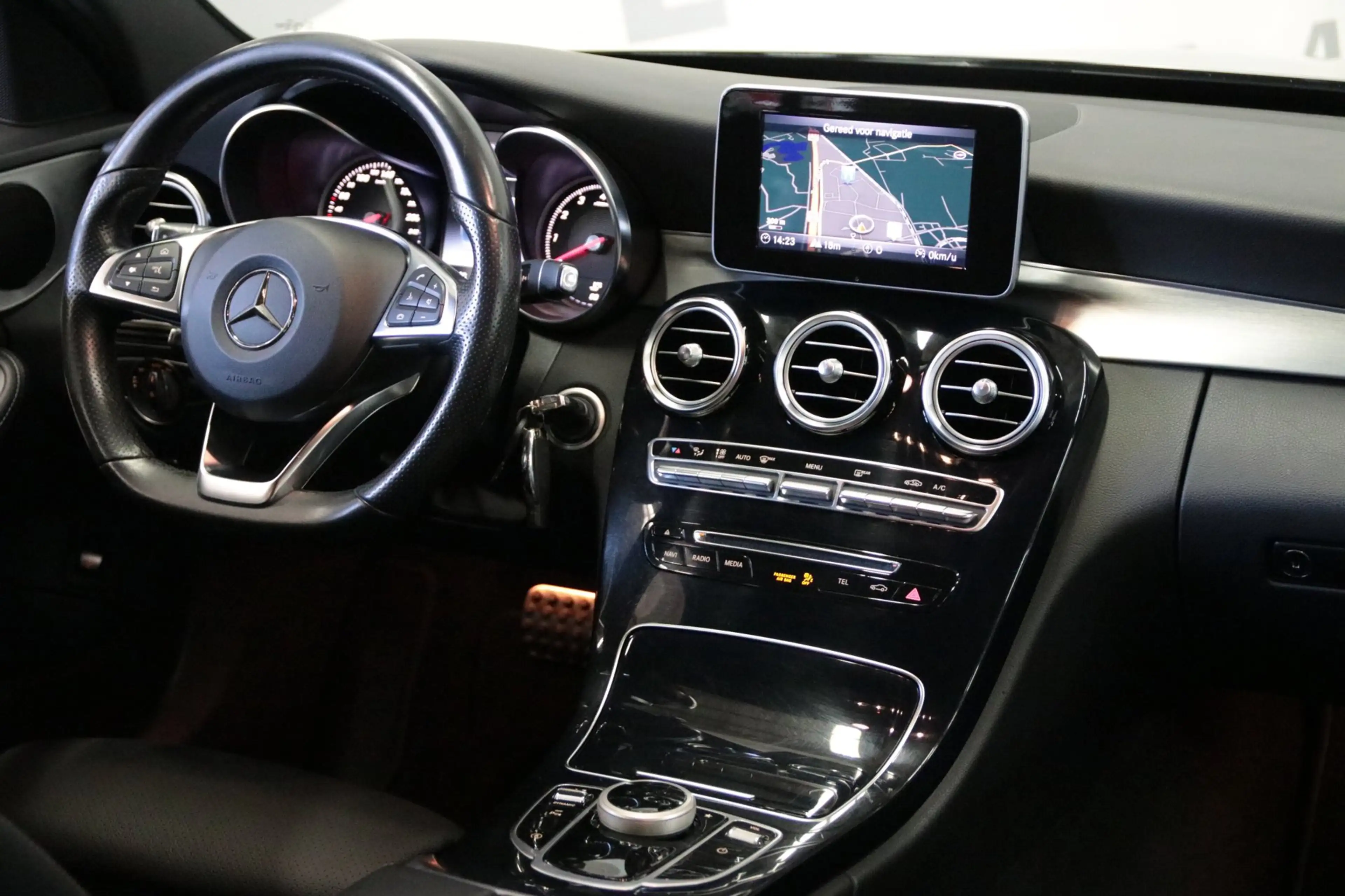 Mercedes-Benz C 180 Estate AMG-Line/ Origineel NL/ NAP/ Achteruitrijca — photo 15