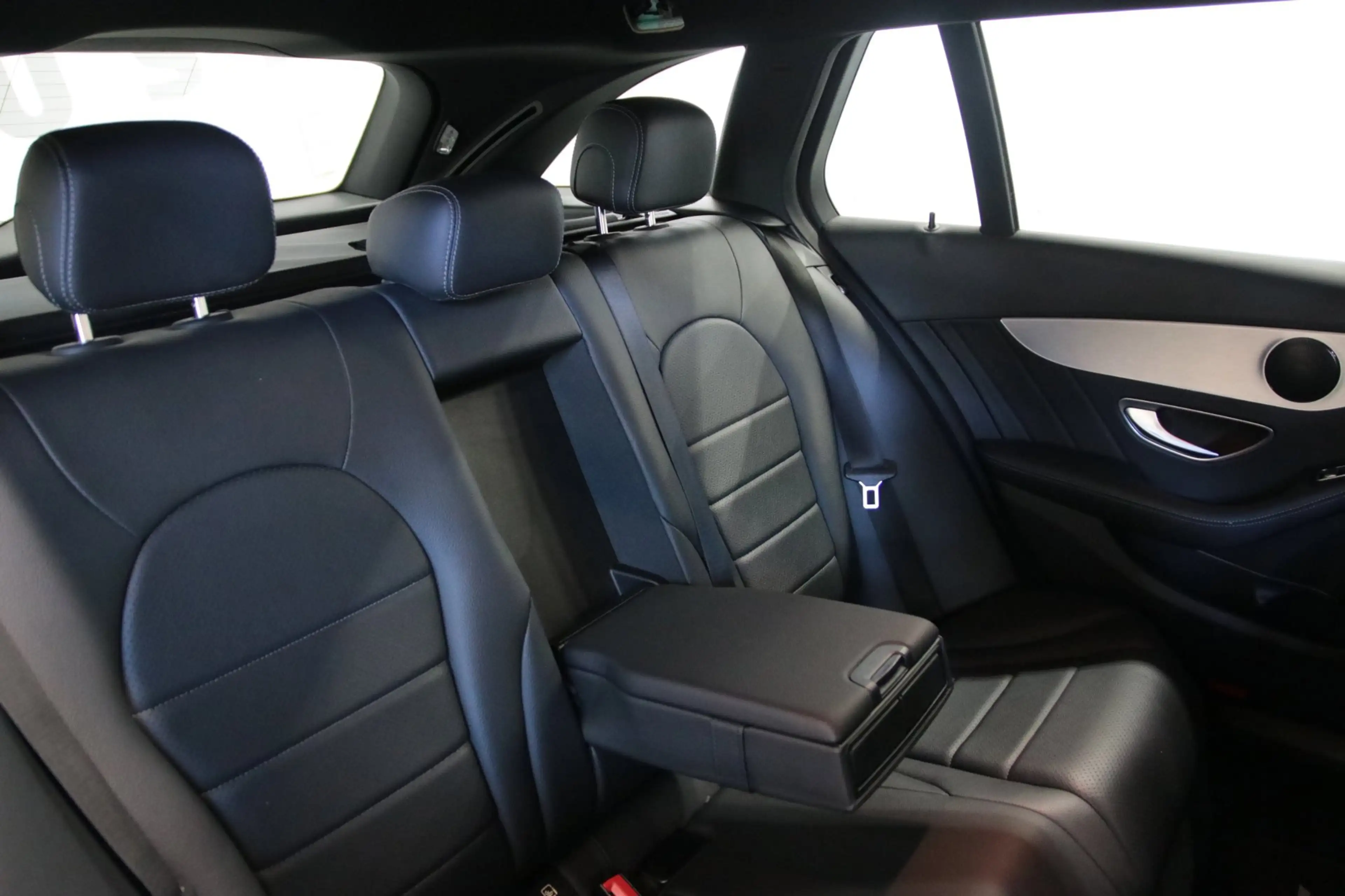 Mercedes-Benz C 180 Estate AMG-Line/ Origineel NL/ NAP/ Achteruitrijca — photo 8