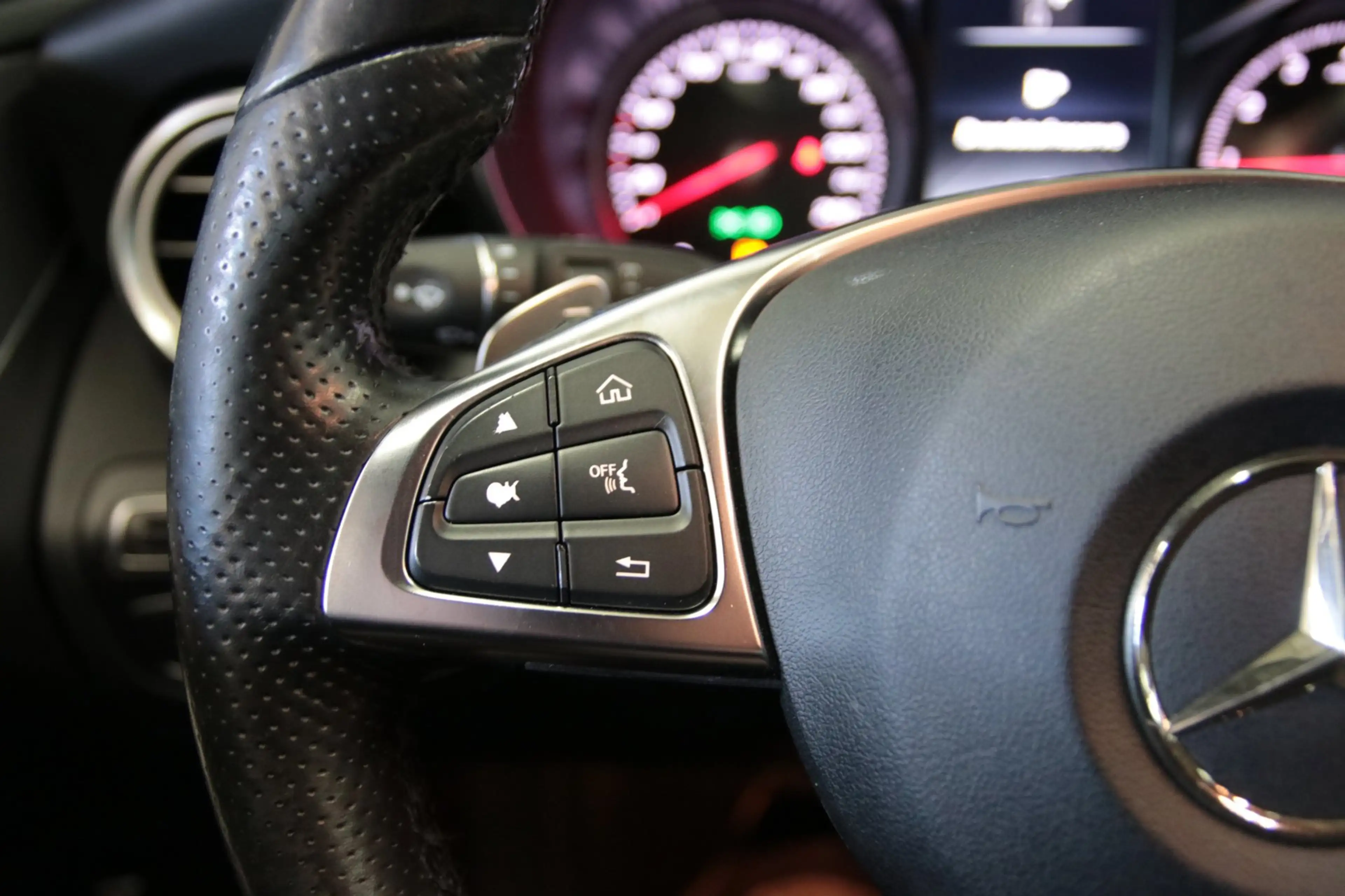 Mercedes-Benz C 180 Estate AMG-Line/ Origineel NL/ NAP/ Achteruitrijca — photo 26