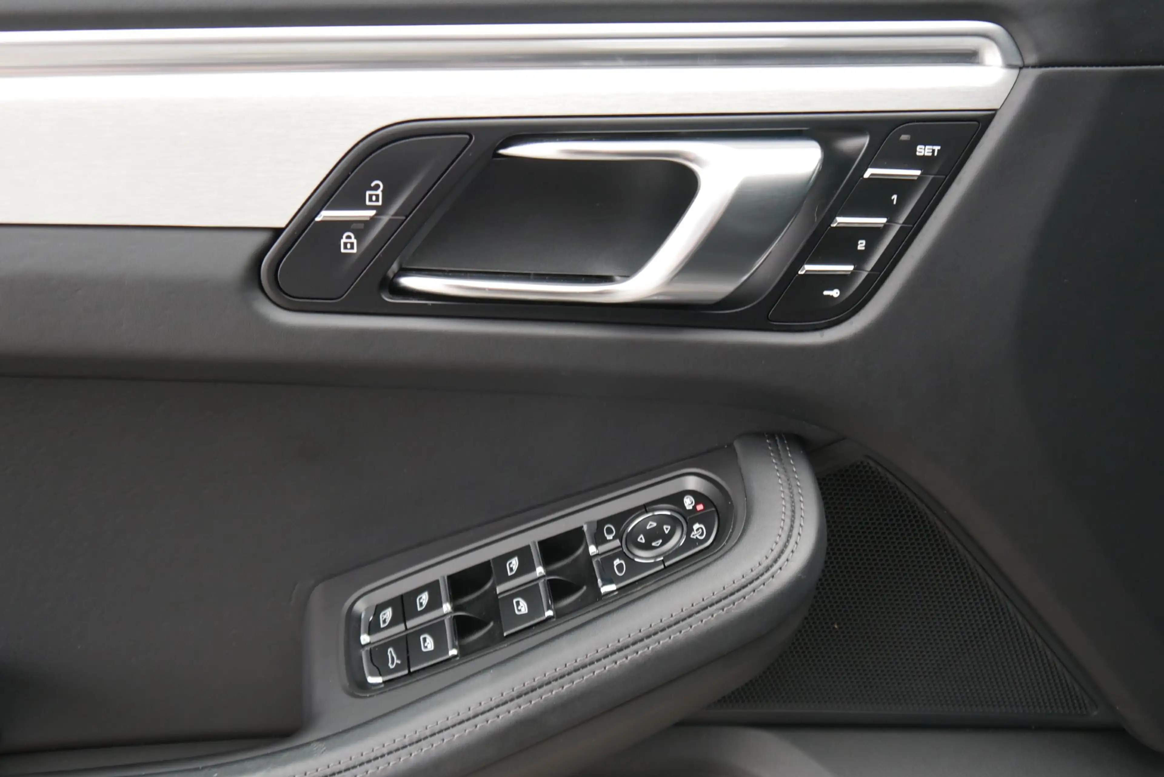 Porsche Macan Turbo II *Luftfederung/ACC/Sitzlüftung/BOSE/Memorysitz/Navi* — photo 7
