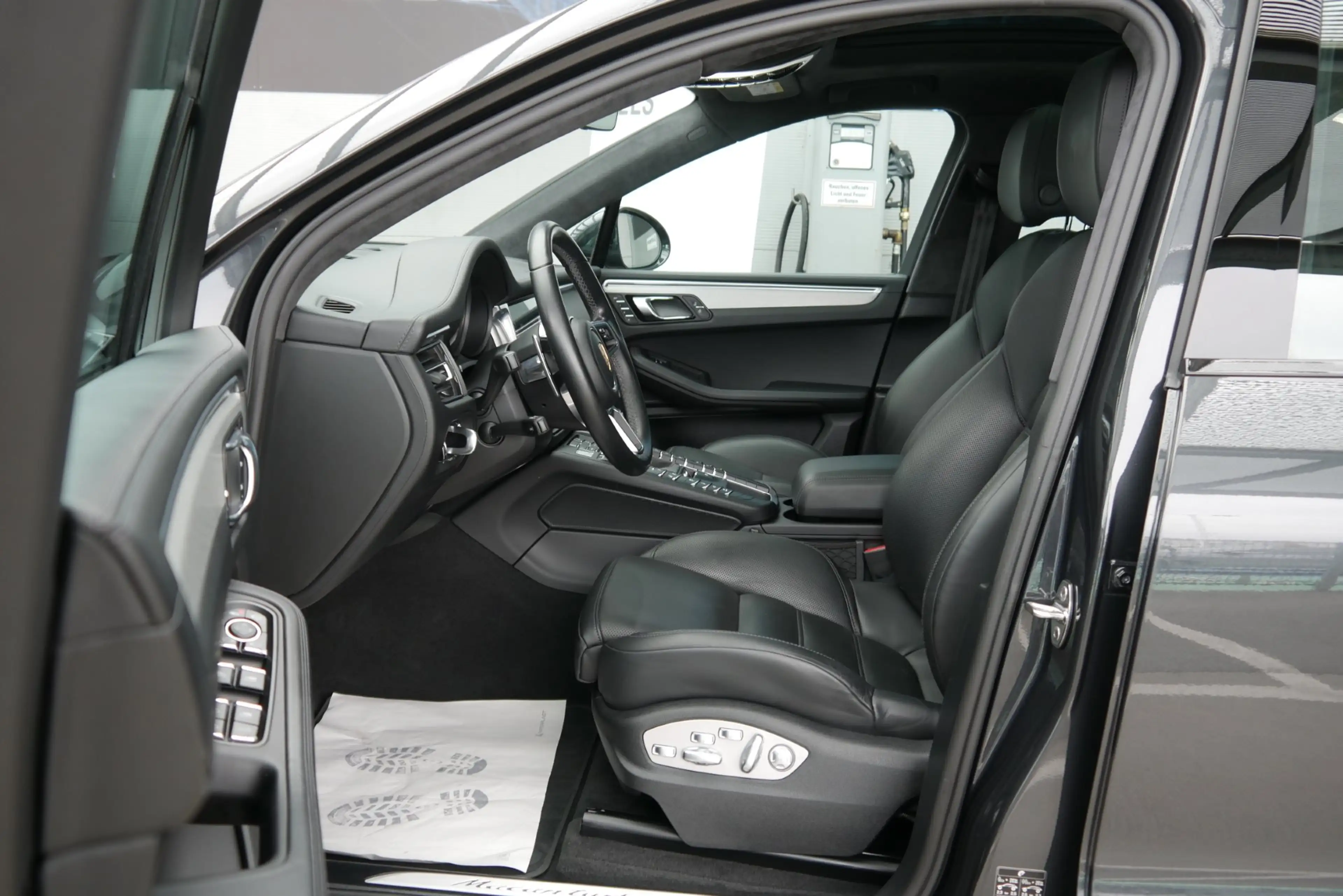 Porsche Macan Turbo II *Luftfederung/ACC/Sitzlüftung/BOSE/Memorysitz/Navi* — photo 6