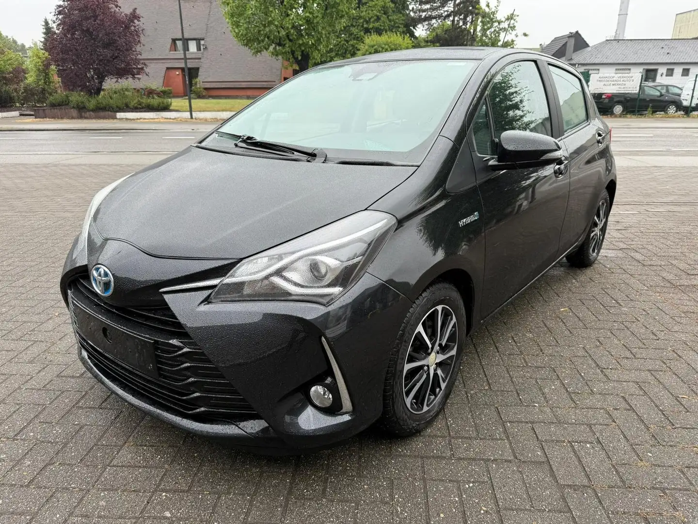 Toyota Yaris 1.5i VVT-i Hybrid Active E-CVT Zwart - 2