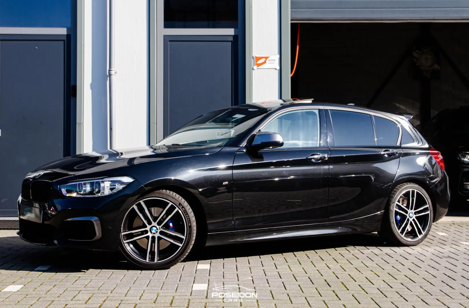 BMW 140 1-serie M140i High Executive SCHUIFDAK | ALCANTARA Zwart - 1