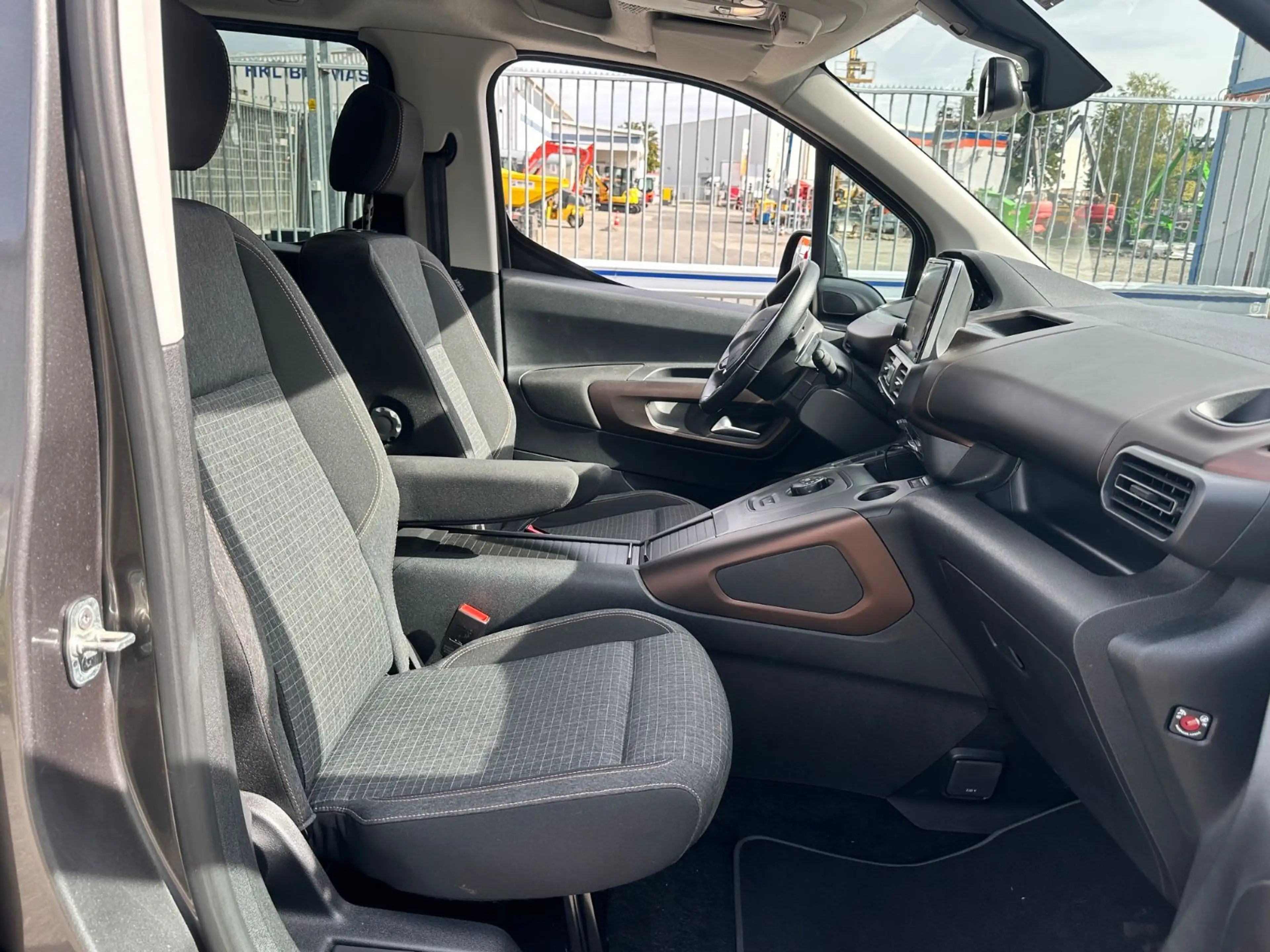 Peugeot Rifter Allure L2 GT Line Aut. *AHK*LED*1.Hand* — photo 10