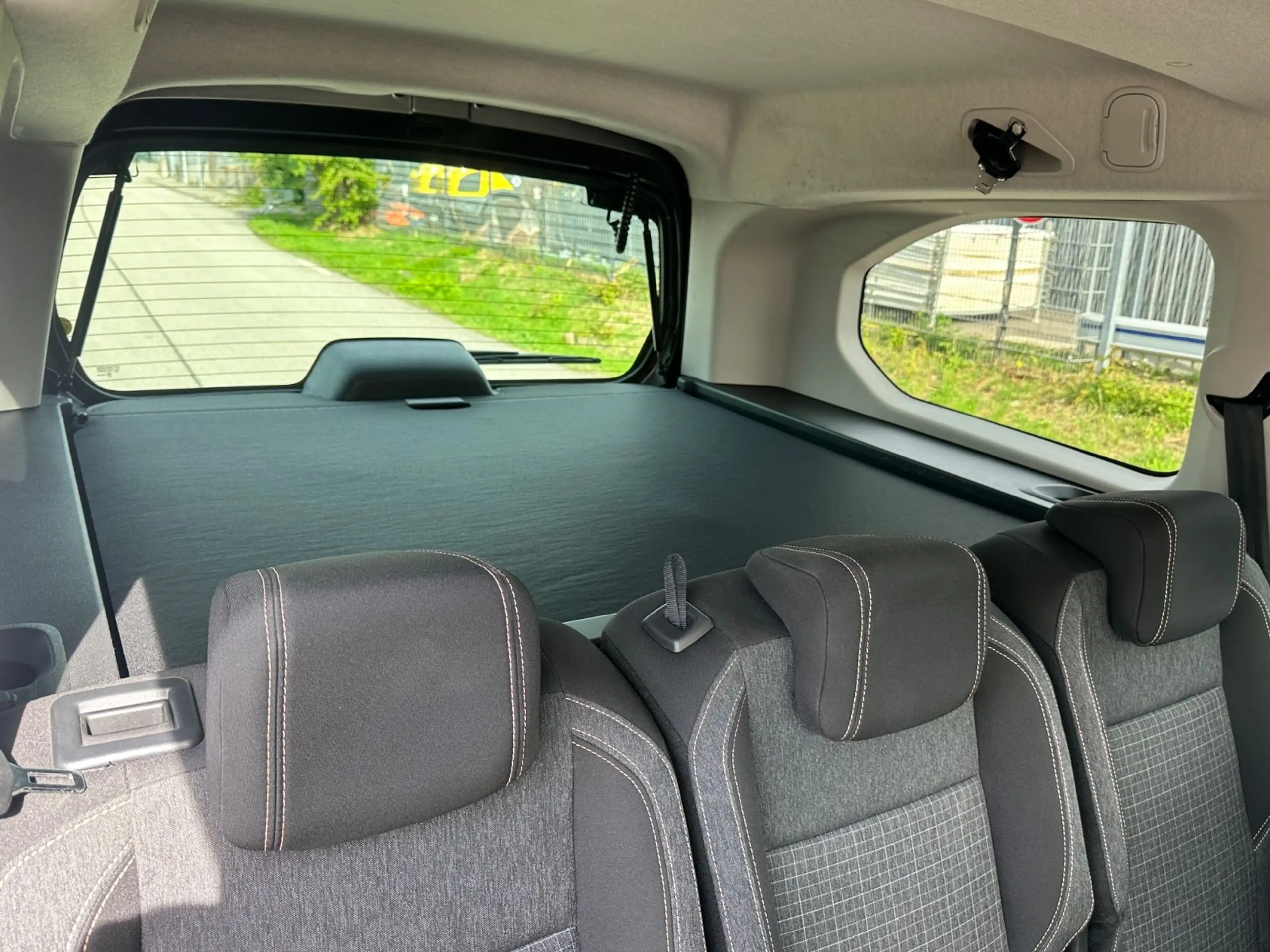 Peugeot Rifter Allure L2 GT Line Aut. *AHK*LED*1.Hand* — photo 9
