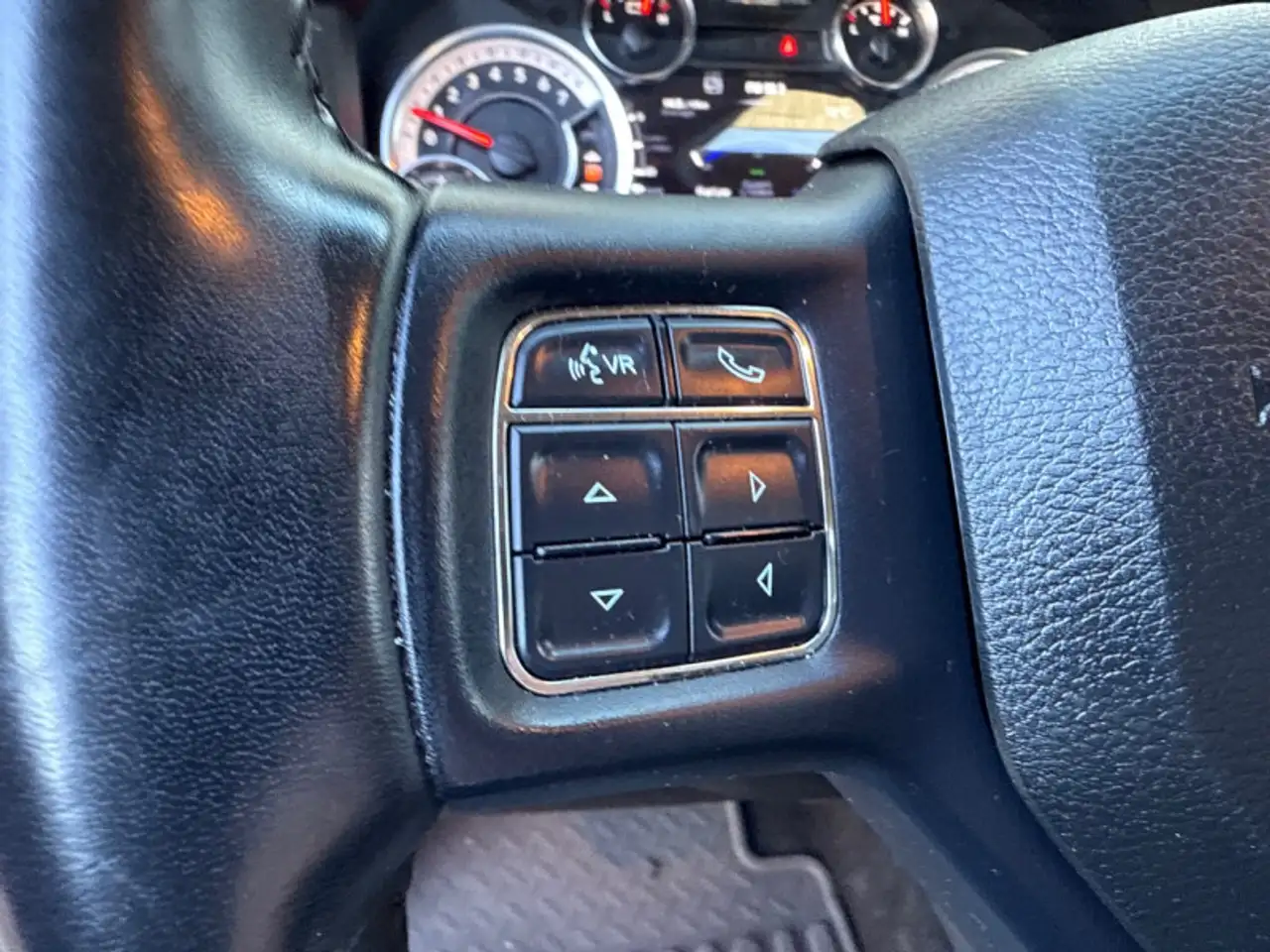 RAM 1500 снимка RAM 1500