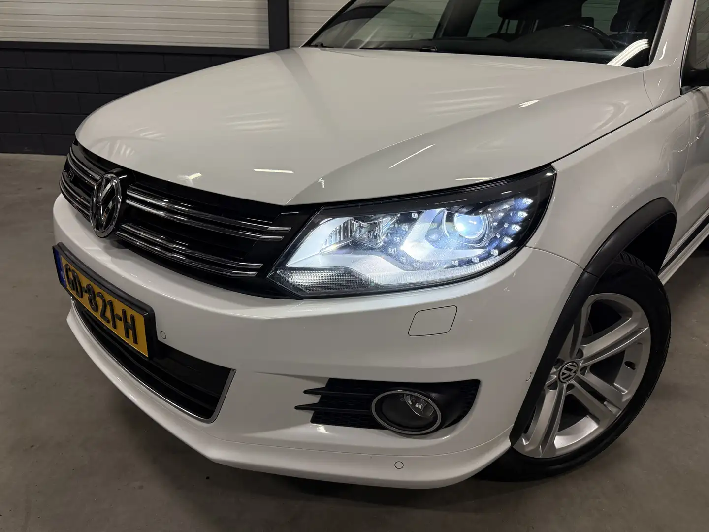 Volkswagen Tiguan 2.0 TDI 4Motion Aut. 2x R-Line LED-XENON/NAVI/18"/ Білий - 2