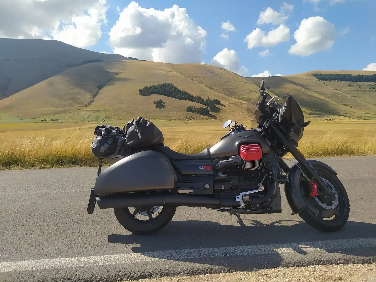 Moto Guzzi MGX-21 Fekete - 2