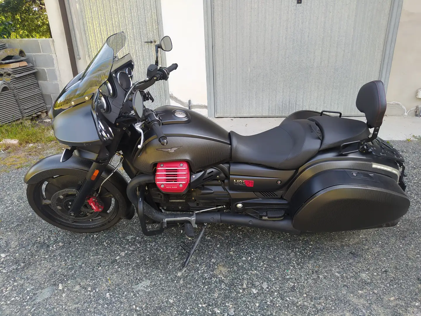 Moto Guzzi MGX-21 Fekete - 1