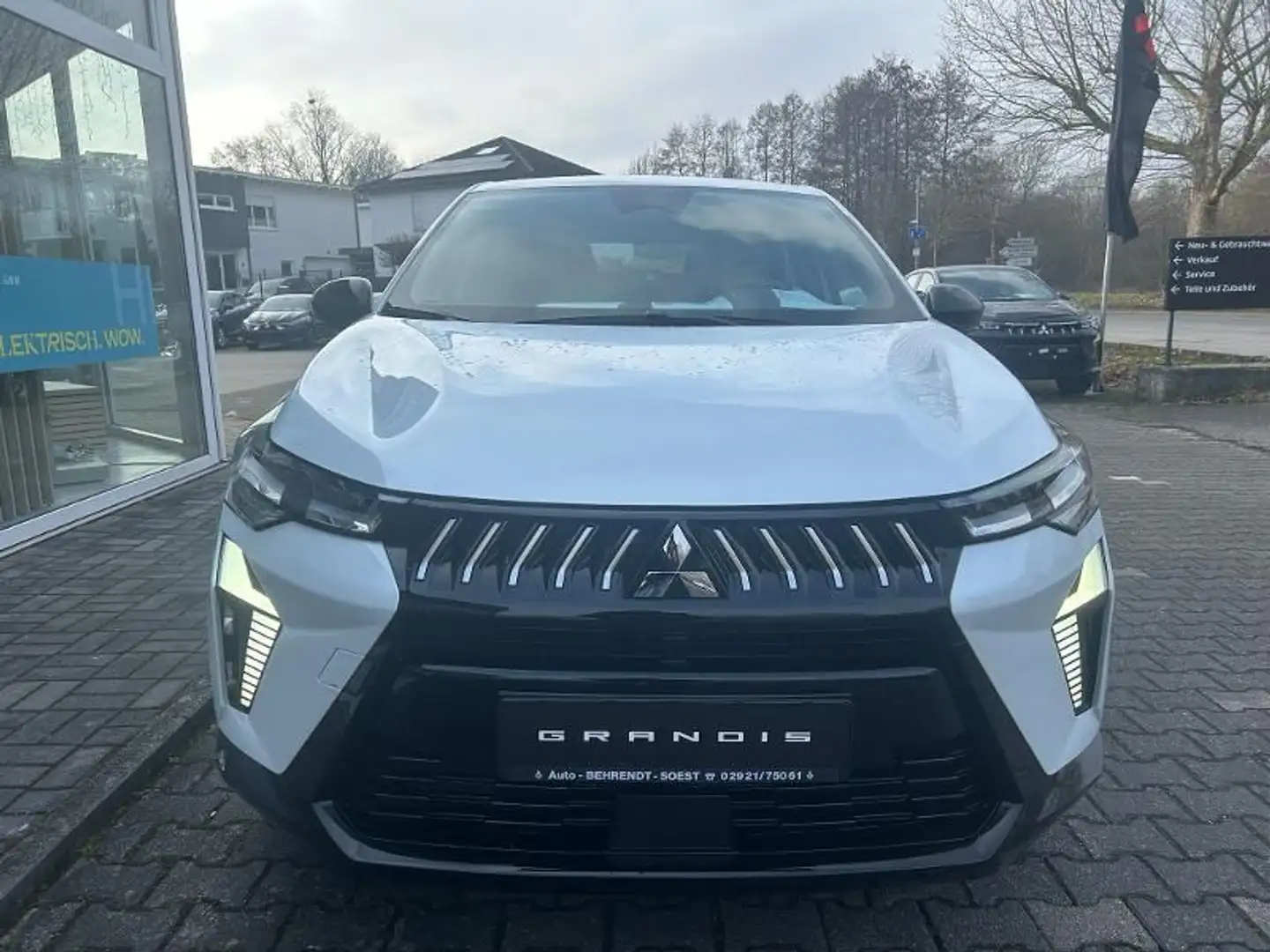 Mitsubishi Grandis Diamant PLUS 1.3 T-Benziner 7-DCT Weiß - 2