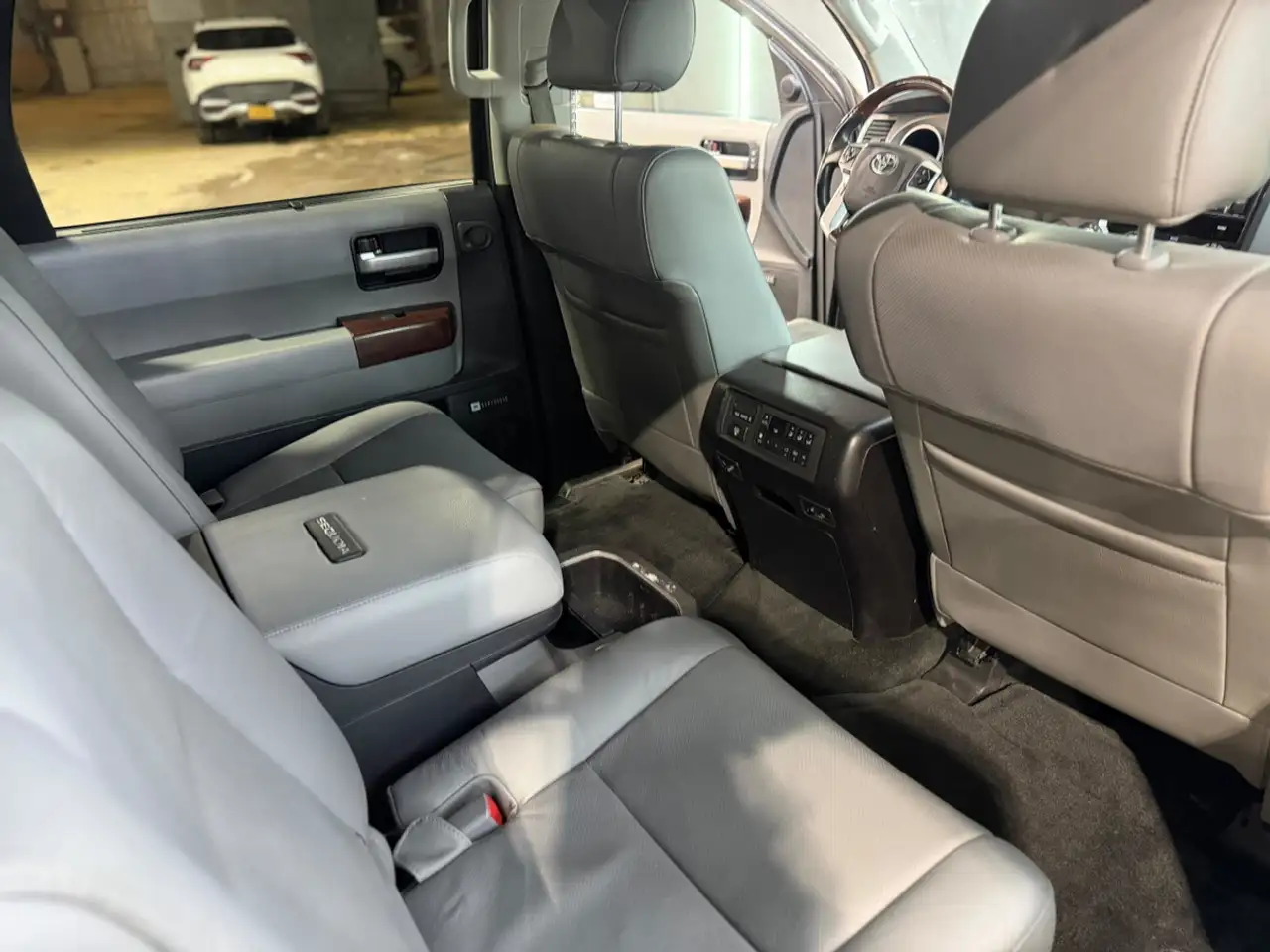 Toyota Sequoia fotografie Toyota Sequoia