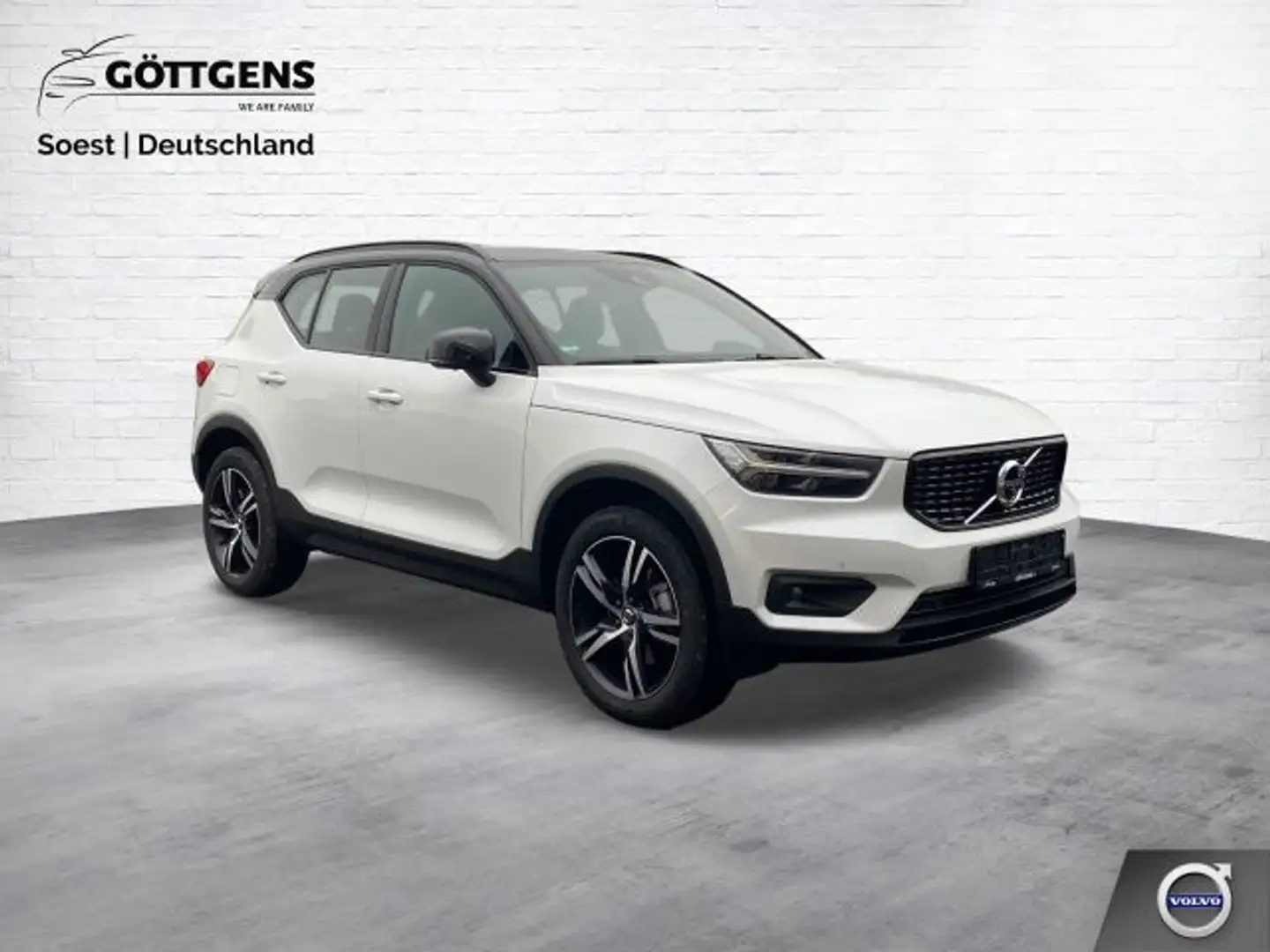 Volvo XC40 B4 R-DESIGN PANO AHK 360° NAVI LED QI BLIS PD Weiß - 1