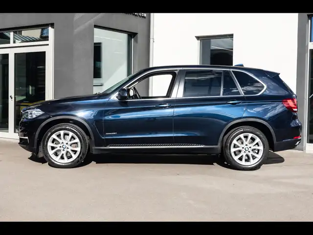 BMW X5 view 2