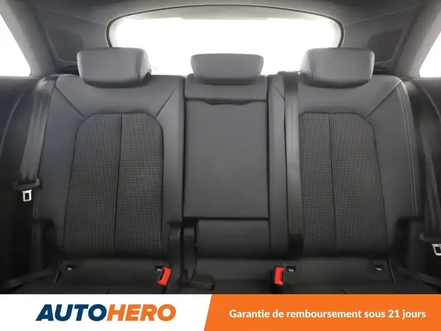 Audi Q3 view 15
