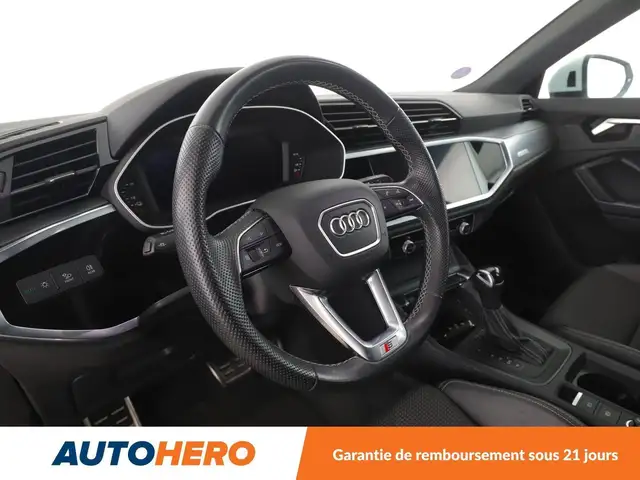 Audi Q3 view 11
