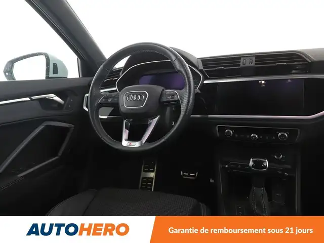 Audi Q3 view 13