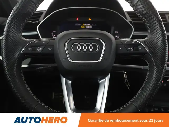 Audi Q3 view 21