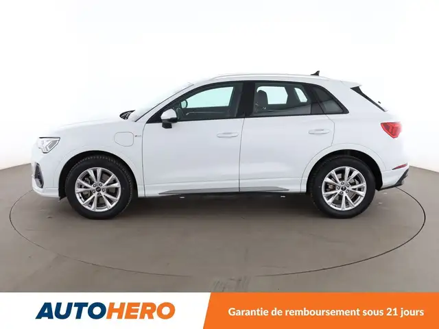 Audi Q3 view 3