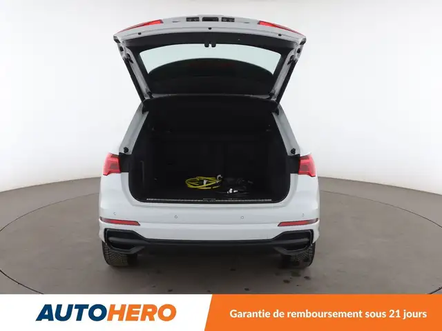 Audi Q3 view 16