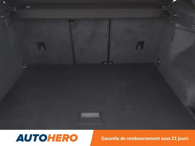 Audi Q3 view 19