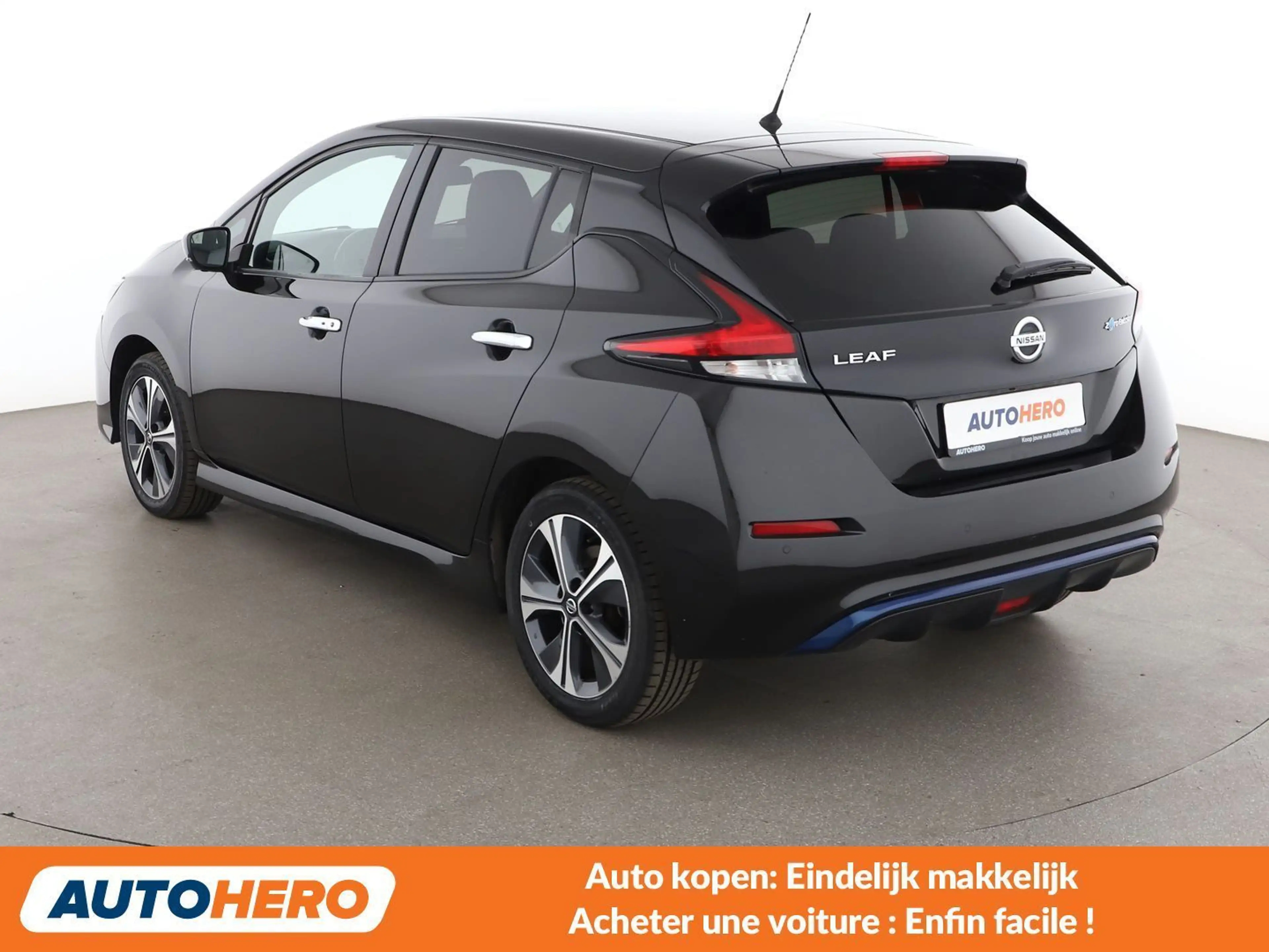 Nissan Leaf electric drive 160 kW N-Connecta — photo 4