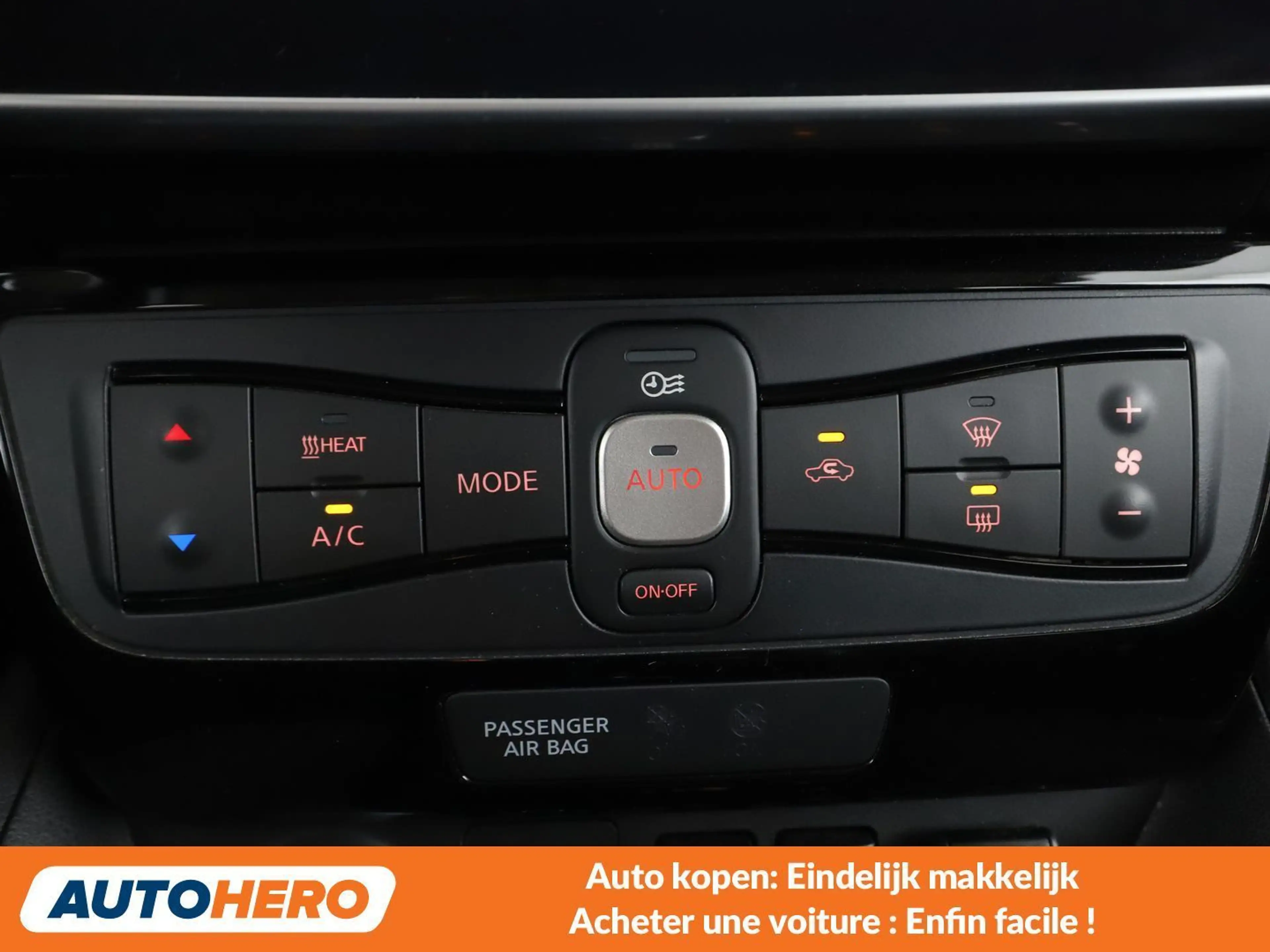Nissan Leaf electric drive 160 kW N-Connecta — photo 9