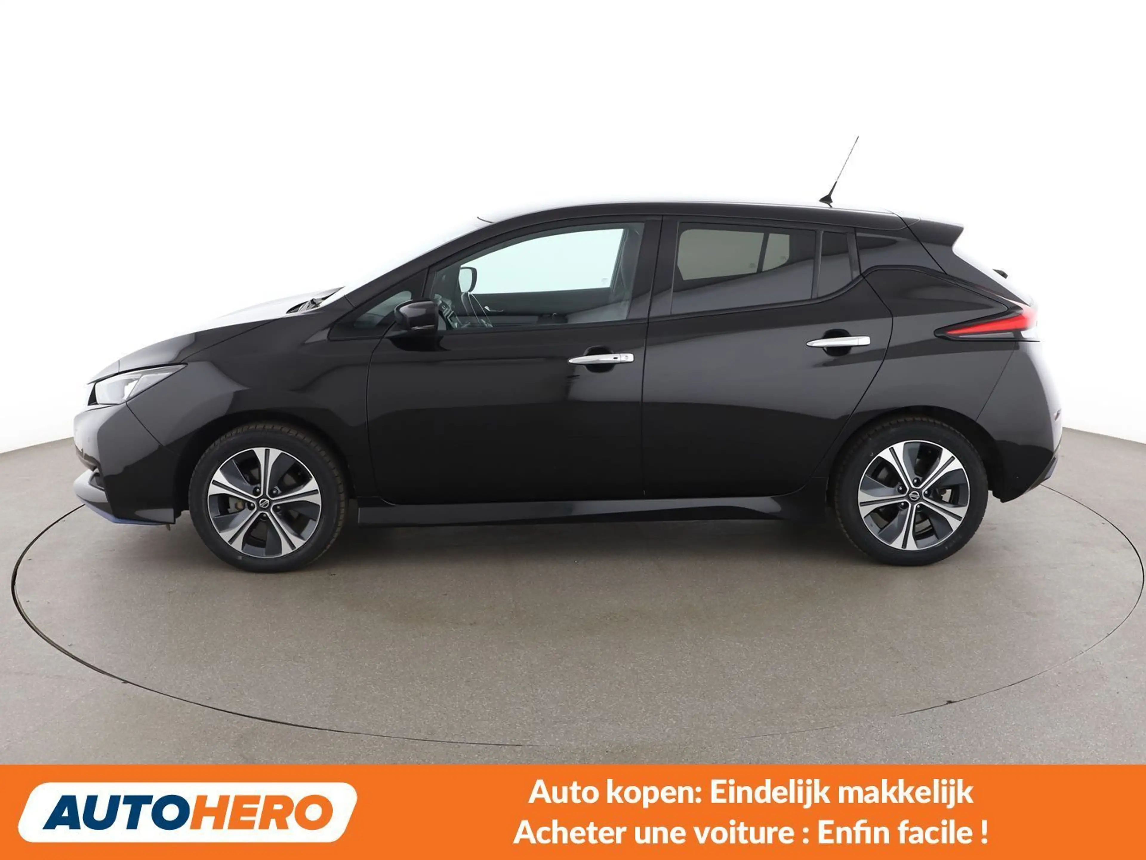 Nissan Leaf electric drive 160 kW N-Connecta — photo 3