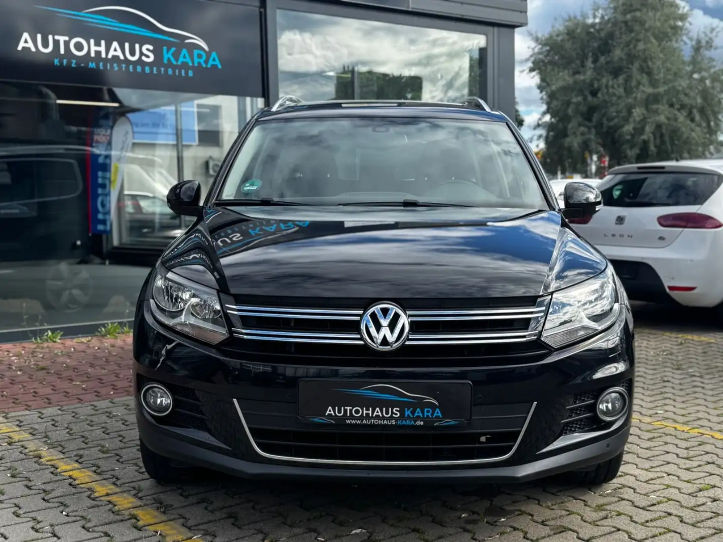 Volkswagen Tiguan 1.4 Sport & Style BMT 1.HAND Schwarz - 2
