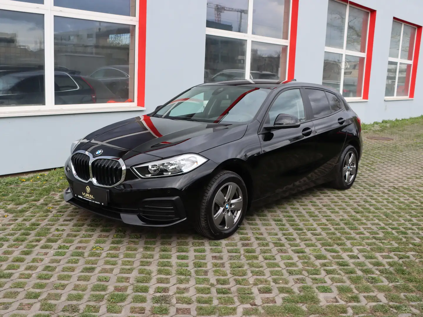 BMW 116 d Advantage Aut. | NAVI | R.KAMERA | BMW Live Cock Schwarz - 2
