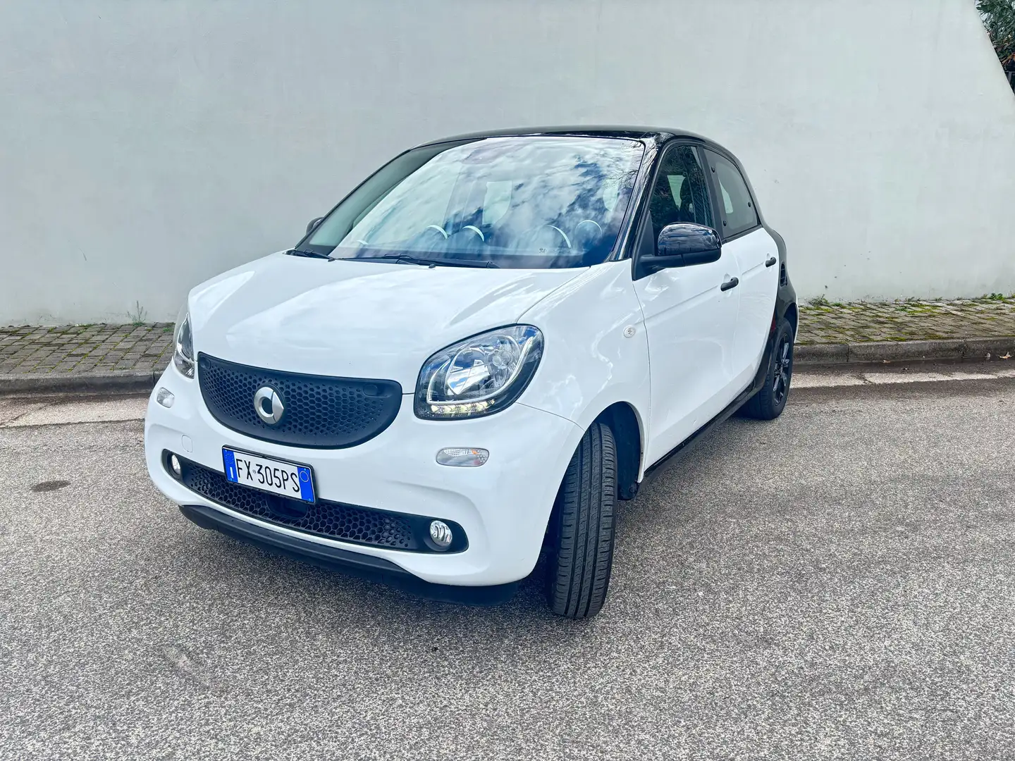 smart forFour Forfour 1.0 Brabus Style 71cv Weiß - 1