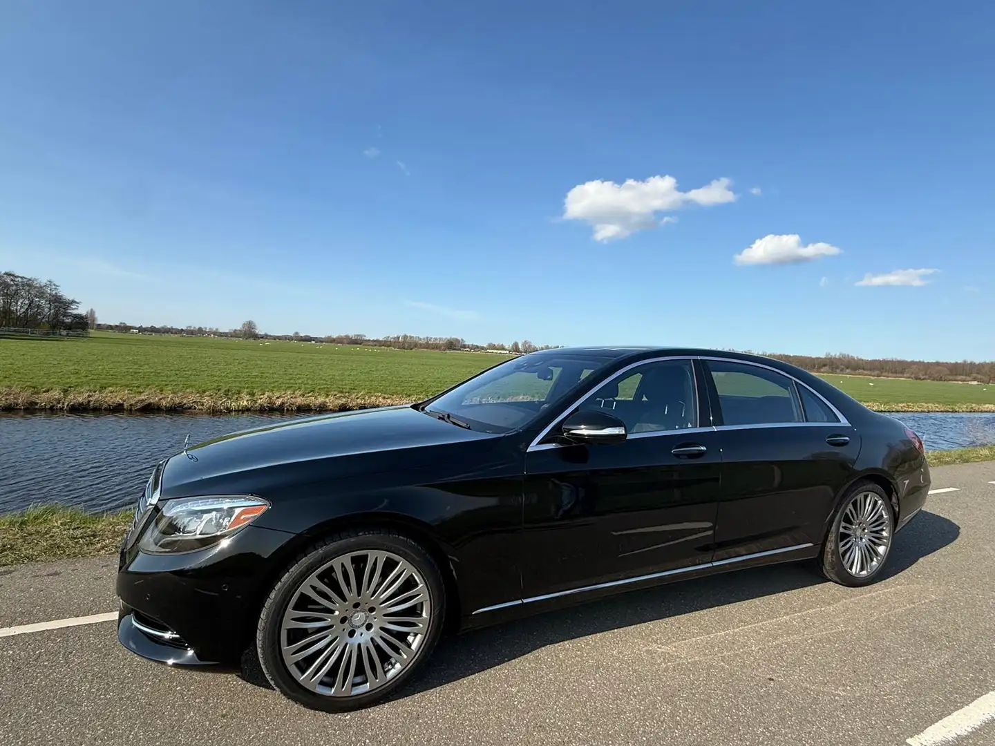 Mercedes-Benz S 550 Bi-turbo 4.7 liter V8 Schwarz - 1