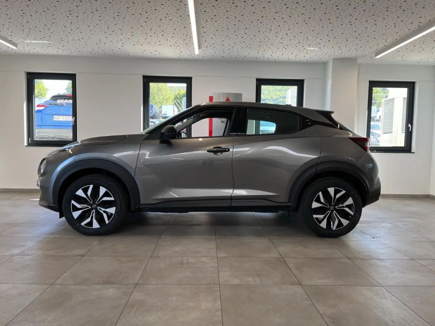 Nissan Juke 1.0 DIG-T Acenta+ LED PDC KAM SHZ Tempomat Gris - 2