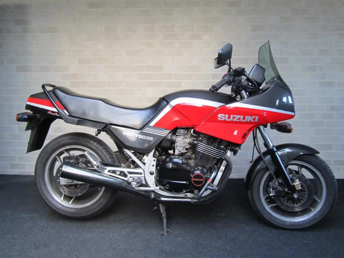 Suzuki GSX 750 Tour ES - 2