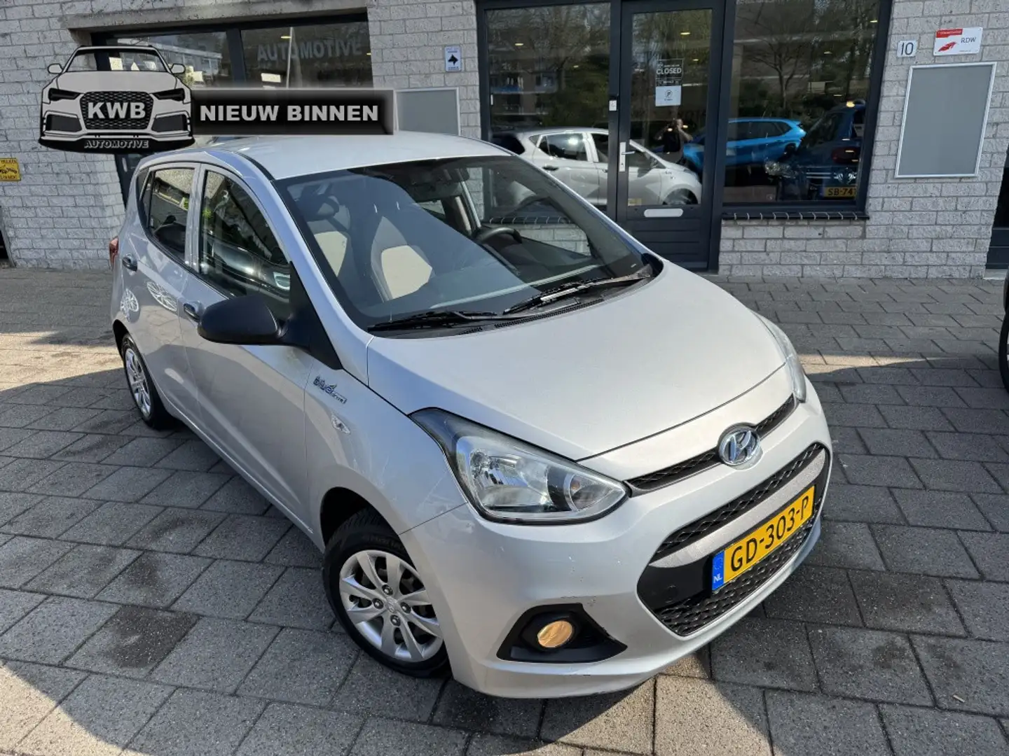 Hyundai i10 1.0i i-Drive 5Drs Nieuwe apk NAP Grau - 1