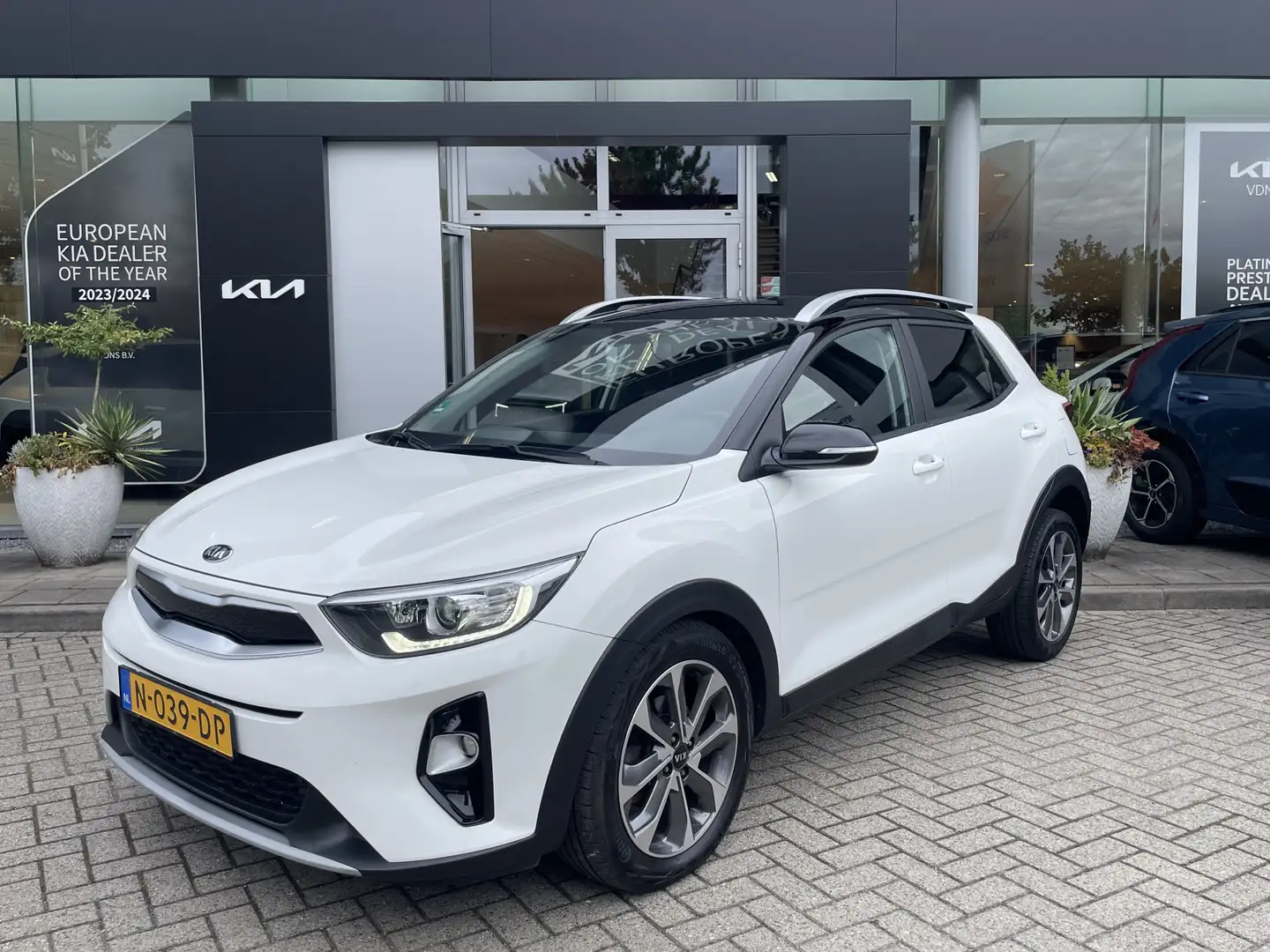 Kia Stonic 1.0 T-GDi DynamicPlusLine | Stoel/Stuur verwarming Wit - 1