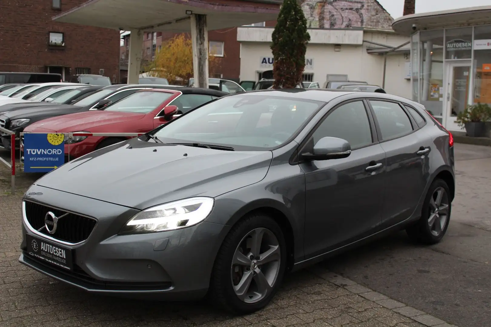 Volvo V40 T2 Geartronic Kinetic+KAMERA+LED+SHZ+NAVI Gris - 1