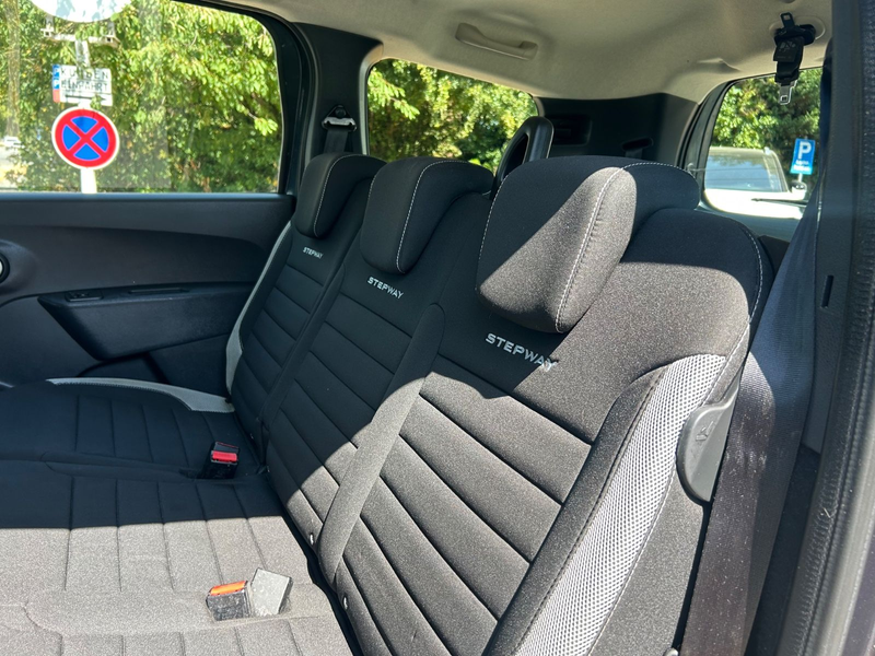 Dacia Lodgy Stepway Plus — photo 15