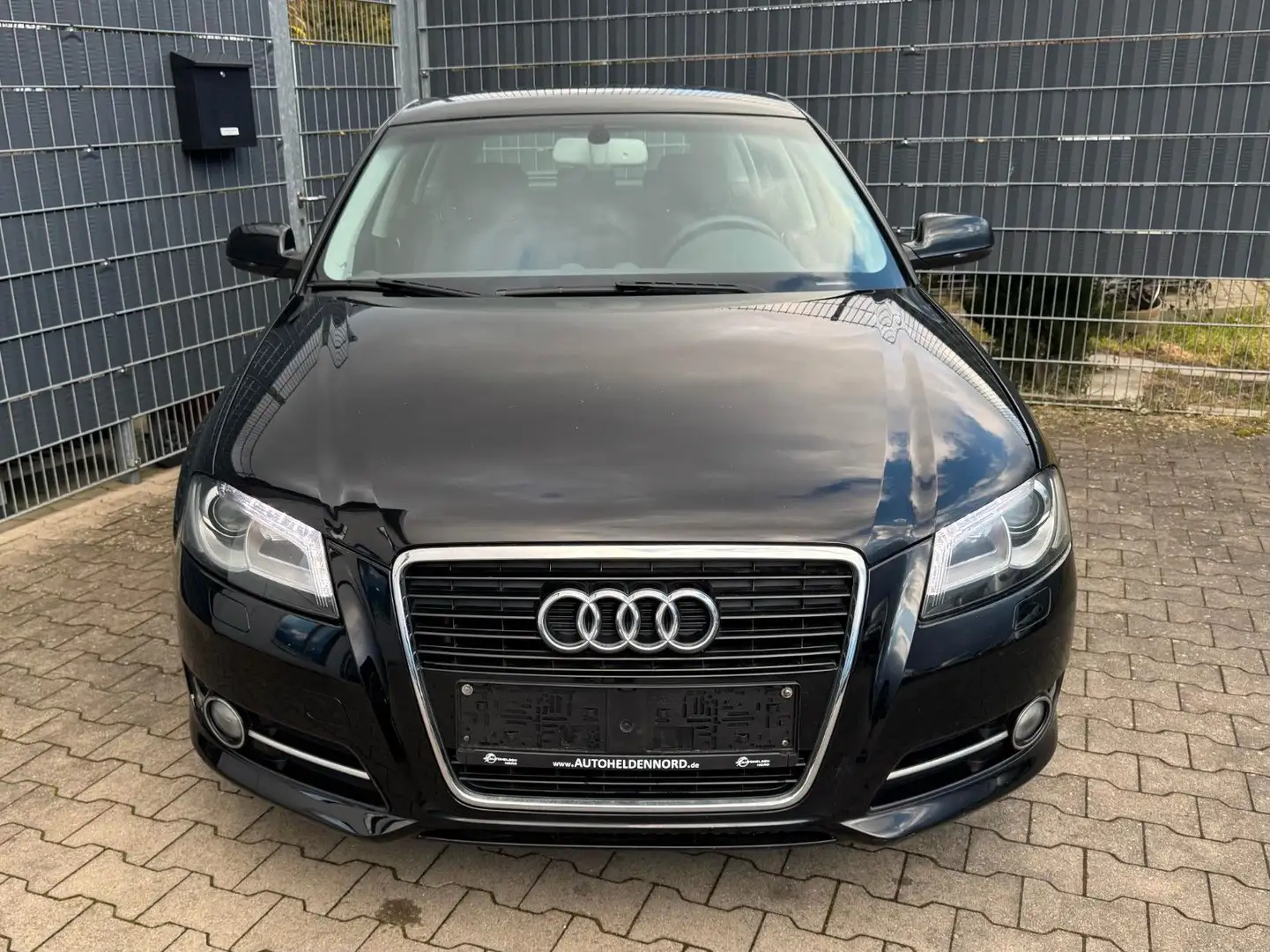 Audi A3 Sportback 1.8 TFSI Ambiente 1.Hd Xenon Schwarz - 2