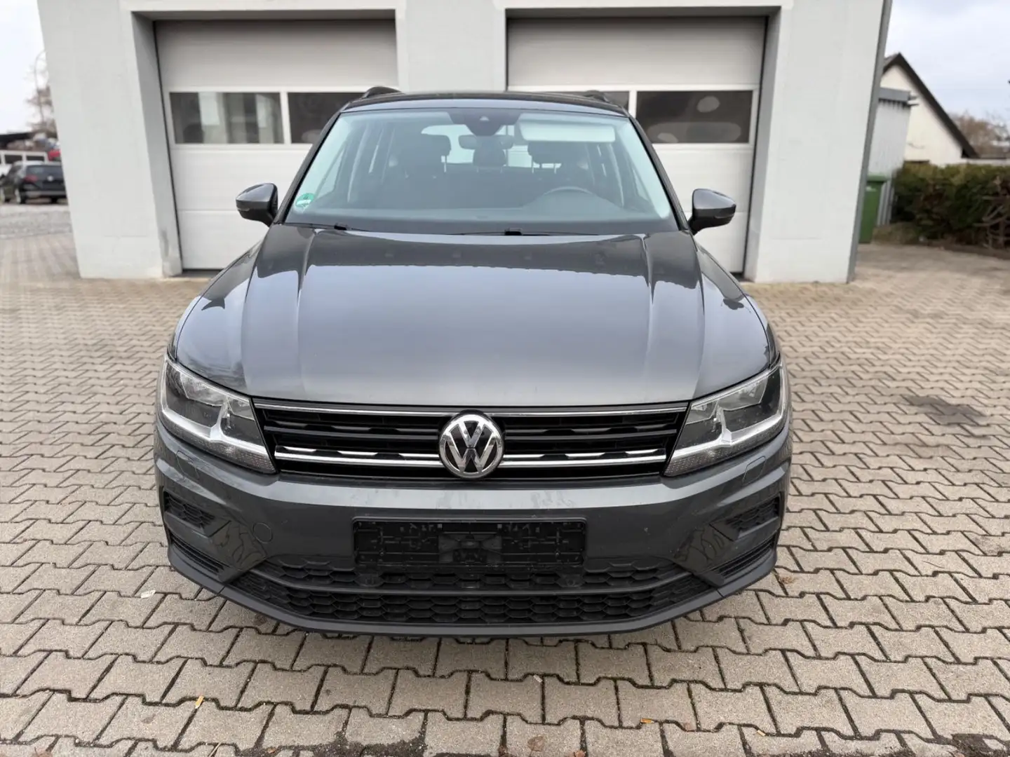 Volkswagen Tiguan 2.0 TDI 150PS I Garantie Grau - 2