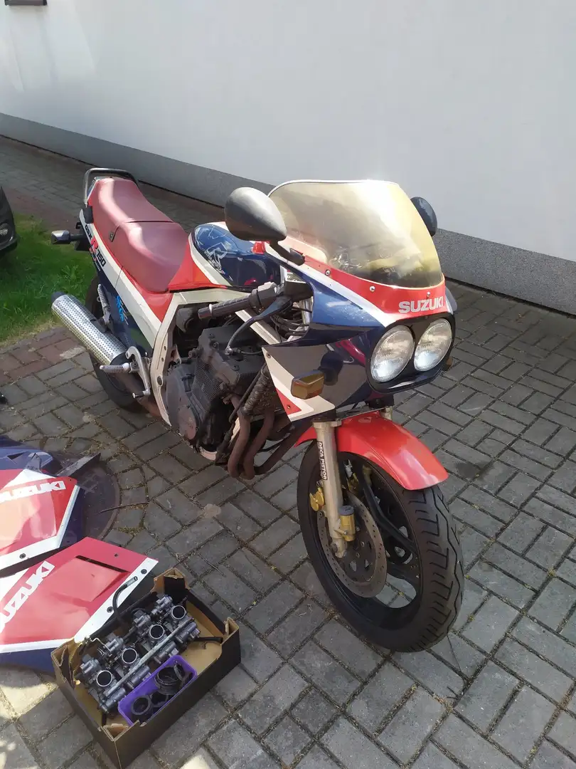 Suzuki GSX-R 750 Rot - 2