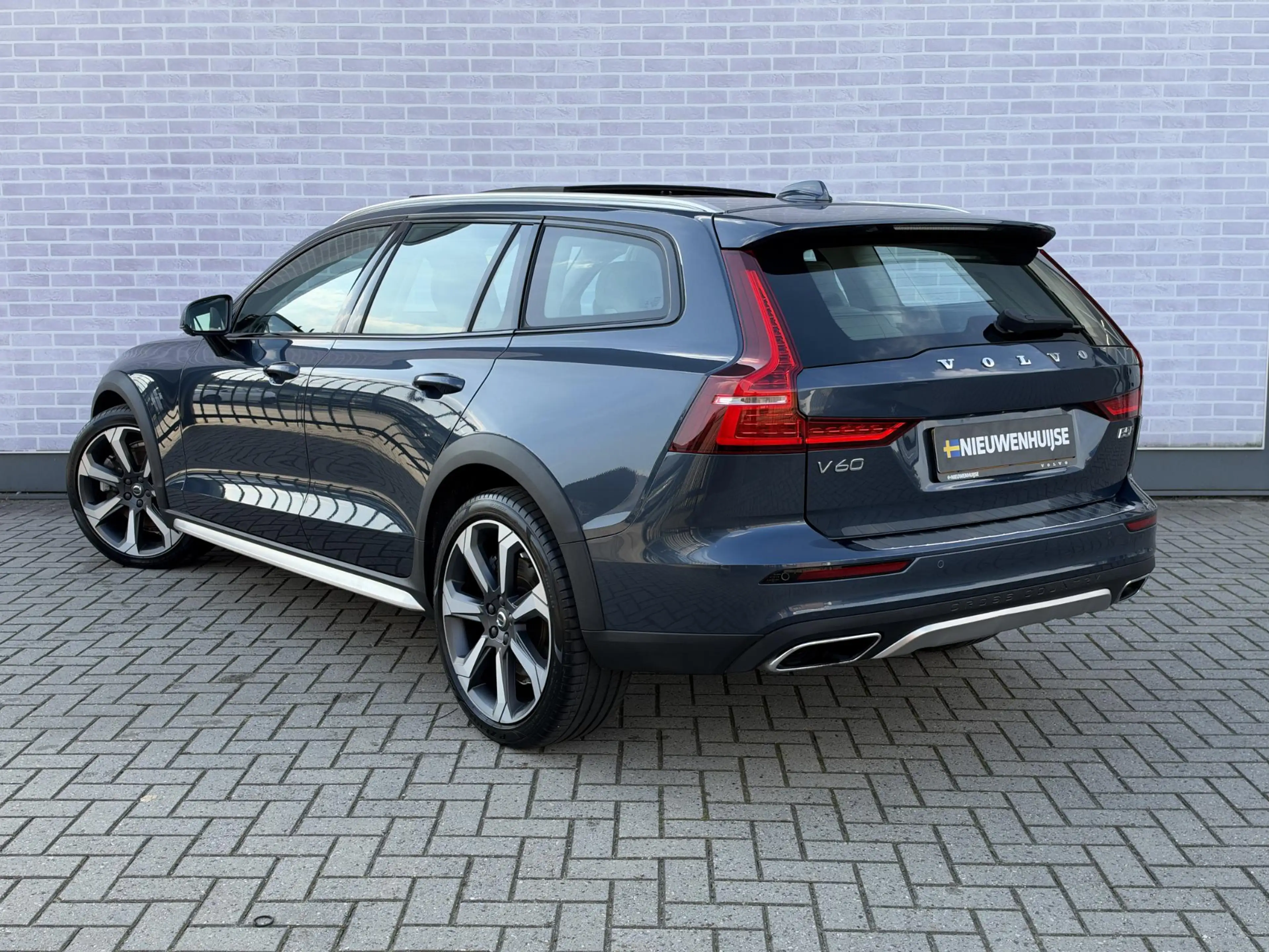 Volvo V60 Cross Country B5 AWD Pro | Trekhaak | Panoramadak | Head-up Disp — photo 3