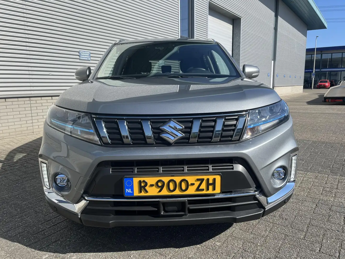 Suzuki Vitara 1.5 Hybrid Style | Apple & Android auto | Climate Grijs - 2