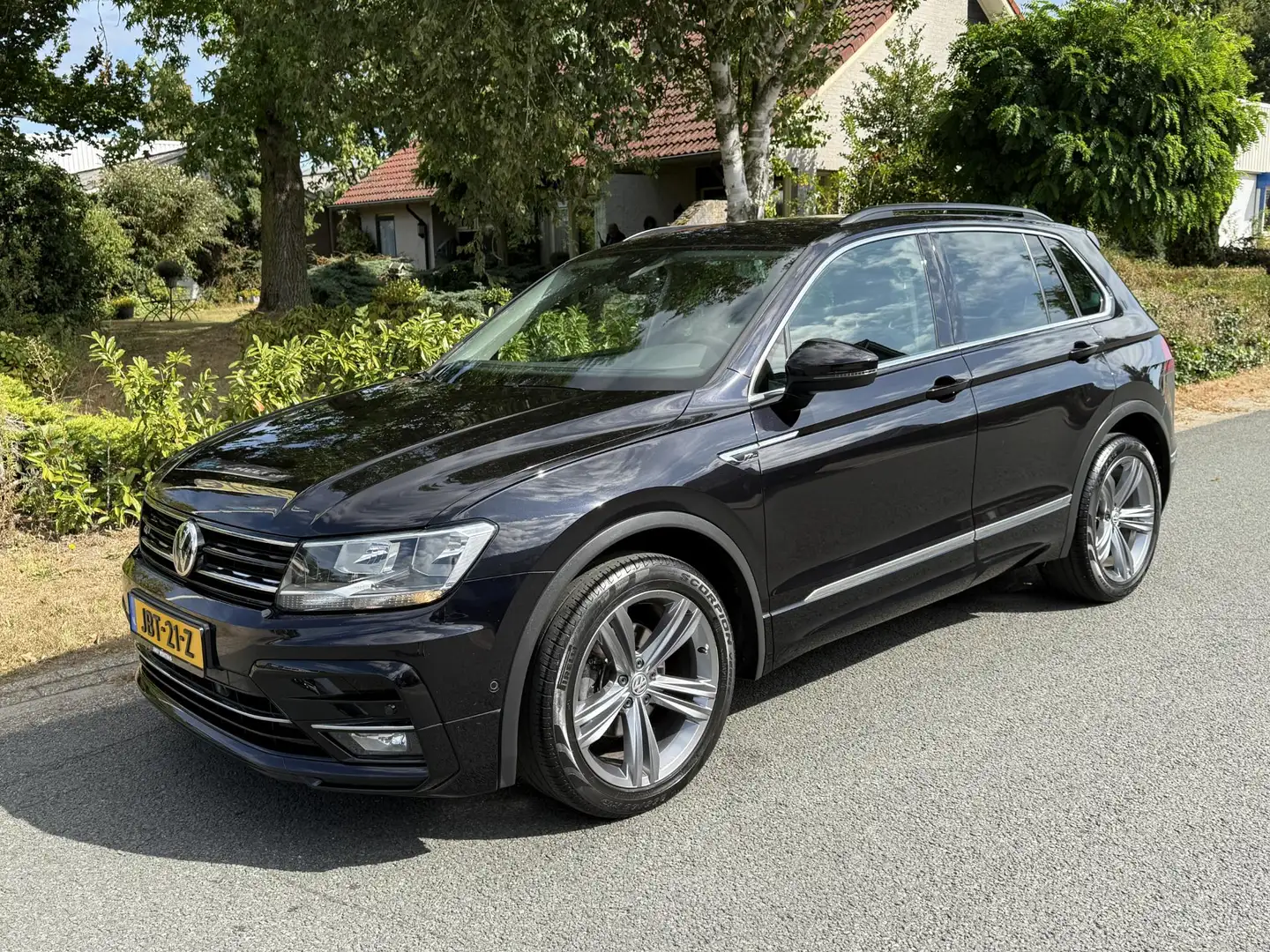 Volkswagen Tiguan 1.5 TSI 150 PK DSG R-Line•Camera Schwarz - 1