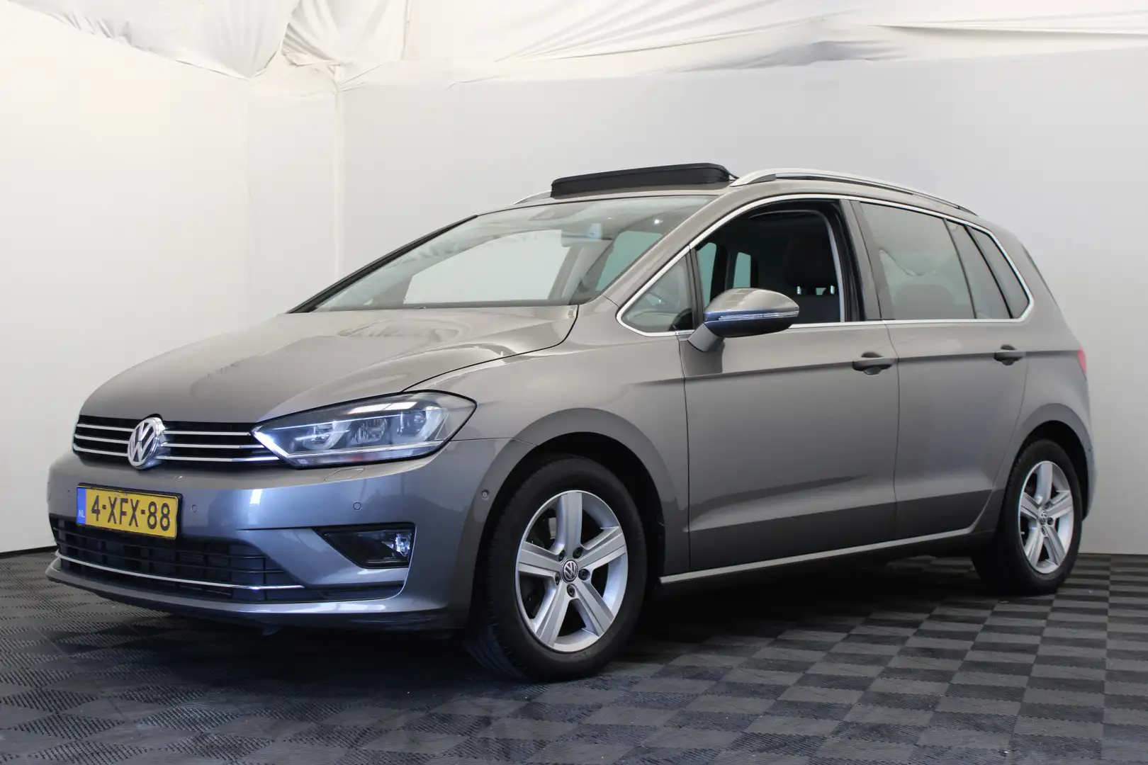 Volkswagen Golf Sportsvan 1.2 TSI Highline pano Grau - 1